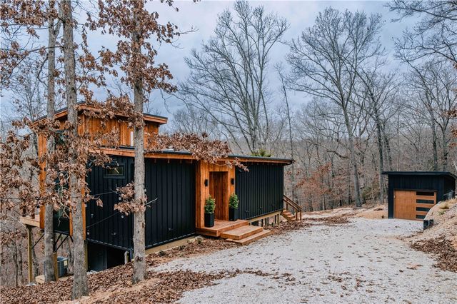 9961 Coose Bay Boulevard, Rogers, AR 72756