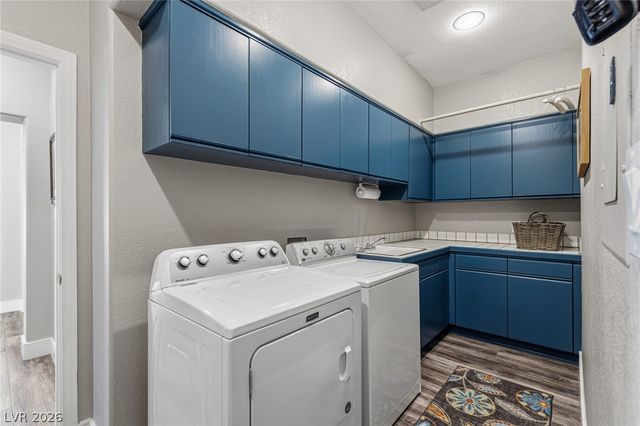 8060 Castle Pines Avenue, Las Vegas, NV 89113