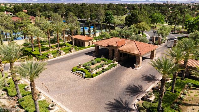 8060 Castle Pines Avenue, Las Vegas, NV 89113