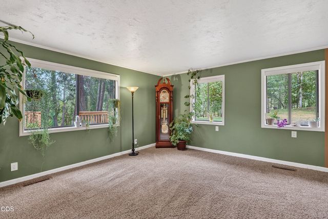5003 Rogue River, Eagle Point, OR 97524
