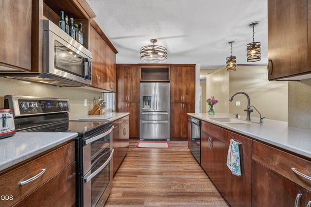 5003 Rogue River, Eagle Point, OR 97524