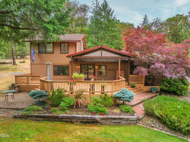 5003 Rogue River, Eagle Point, OR 97524