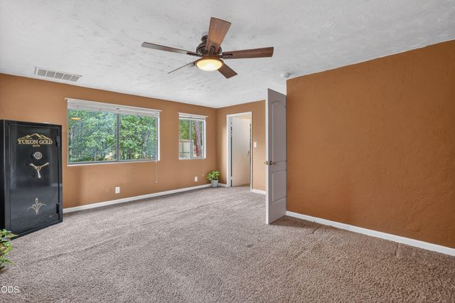 5003 Rogue River, Eagle Point, OR 97524