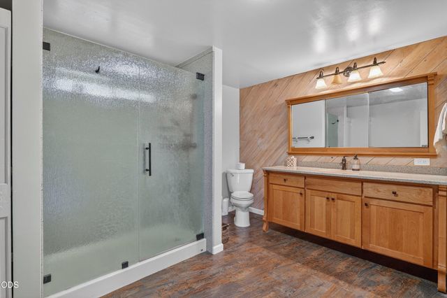 5003 Rogue River, Eagle Point, OR 97524