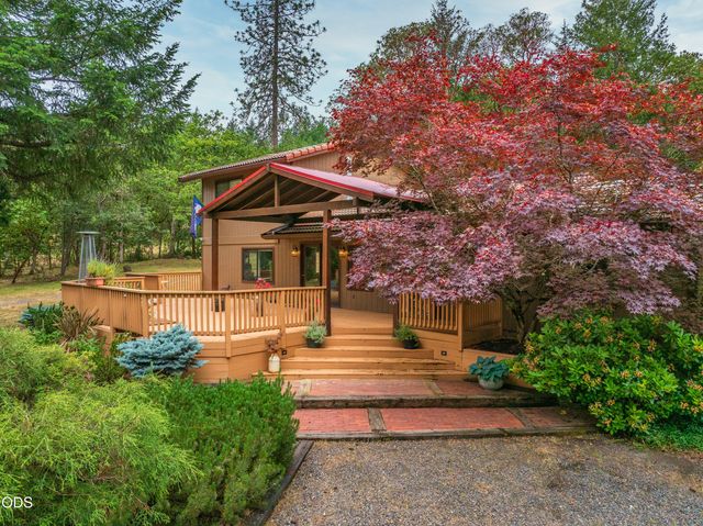5003 Rogue River, Eagle Point, OR 97524