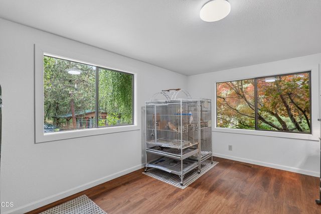 5003 Rogue River, Eagle Point, OR 97524