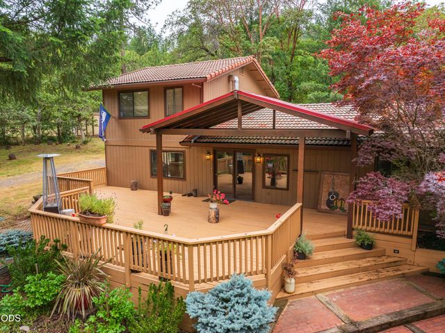 5003 Rogue River, Eagle Point, OR 97524