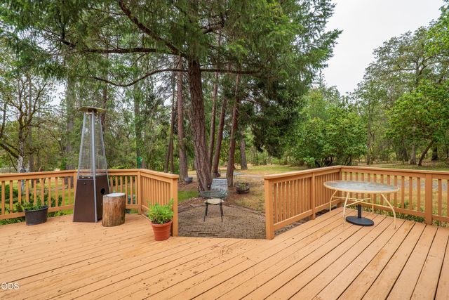 5003 Rogue River, Eagle Point, OR 97524