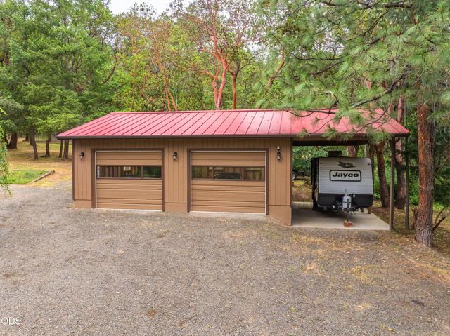5003 Rogue River, Eagle Point, OR 97524