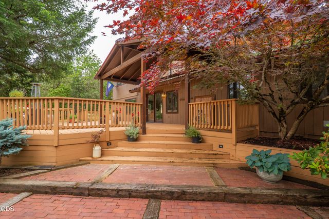 5003 Rogue River, Eagle Point, OR 97524