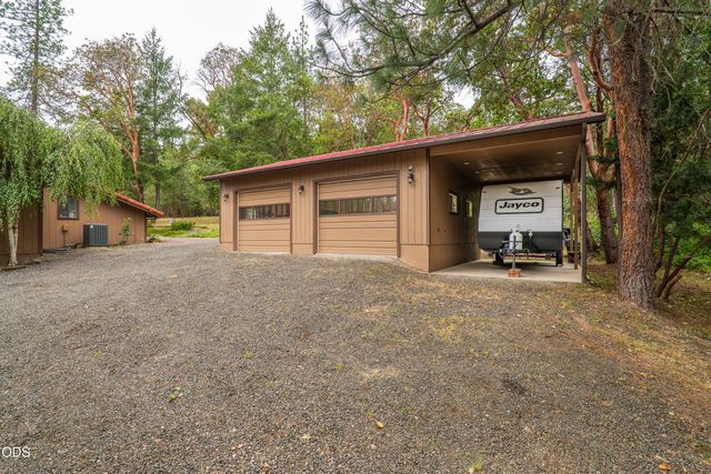 5003 Rogue River, Eagle Point, OR 97524