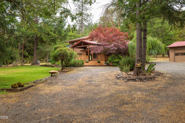 5003 Rogue River, Eagle Point, OR 97524