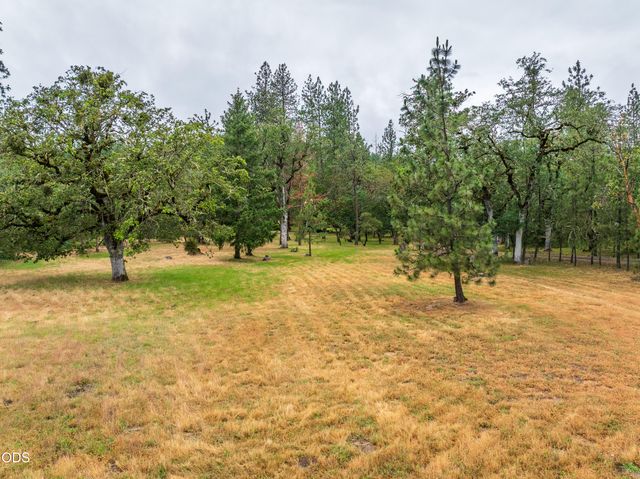 5003 Rogue River, Eagle Point, OR 97524