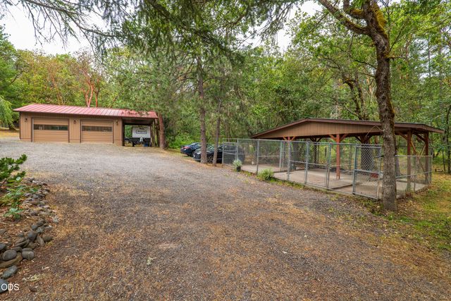 5003 Rogue River, Eagle Point, OR 97524