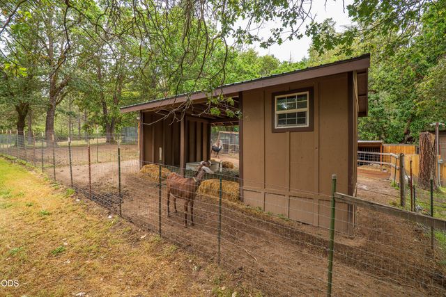 5003 Rogue River, Eagle Point, OR 97524