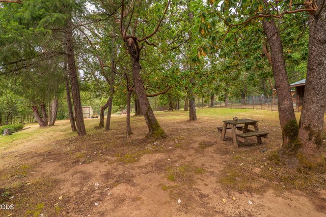 5003 Rogue River, Eagle Point, OR 97524