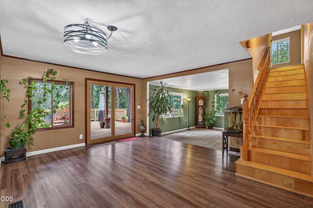 5003 Rogue River, Eagle Point, OR 97524
