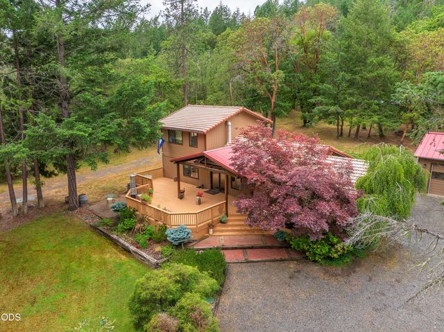 5003 Rogue River, Eagle Point, OR 97524