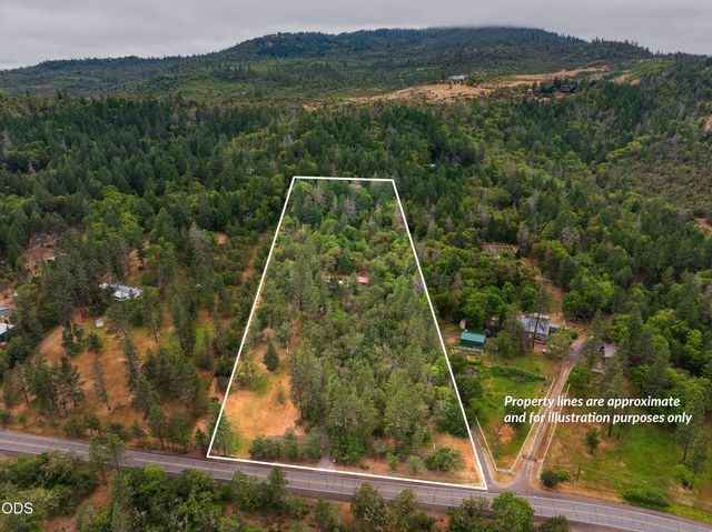 5003 Rogue River, Eagle Point, OR 97524