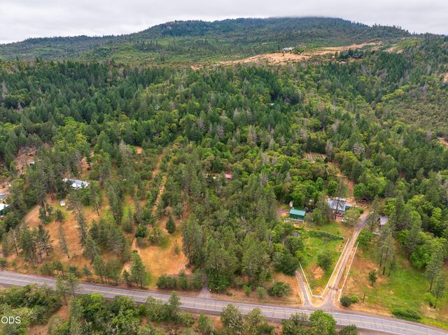 5003 Rogue River, Eagle Point, OR 97524