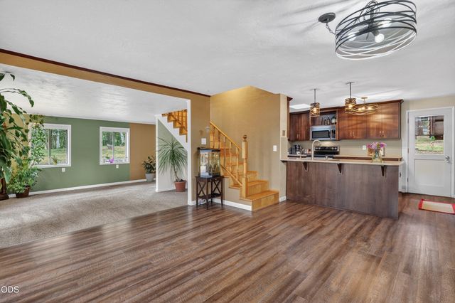 5003 Rogue River, Eagle Point, OR 97524
