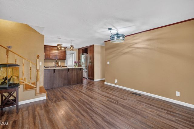 5003 Rogue River, Eagle Point, OR 97524