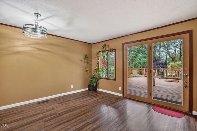 5003 Rogue River, Eagle Point, OR 97524