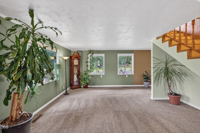 5003 Rogue River, Eagle Point, OR 97524