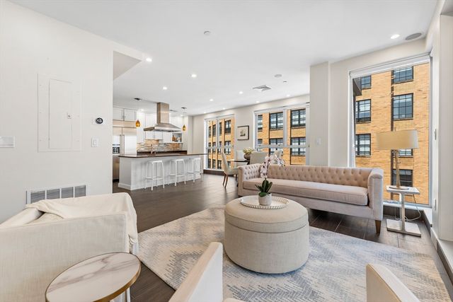 99-105 Broad St 8B, Boston, MA 02110