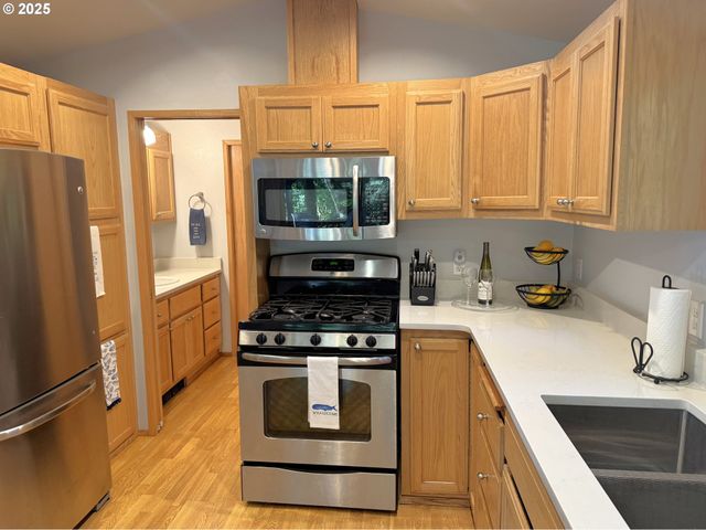 19921 WHALESHEAD Rd EL1, Brookings, OR 97415