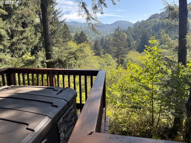 19921 WHALESHEAD Rd EL1, Brookings, OR 97415