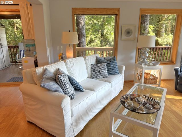 19921 WHALESHEAD Rd EL1, Brookings, OR 97415