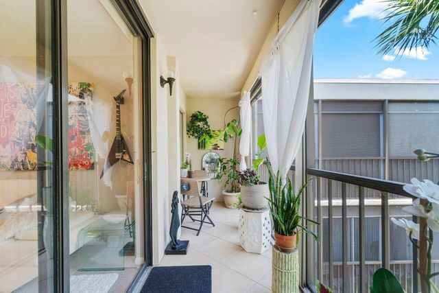 5100 Las Verdes Circle 316, Delray Beach, FL 33484