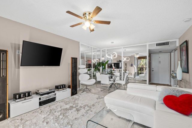 5100 Las Verdes Circle 316, Delray Beach, FL 33484