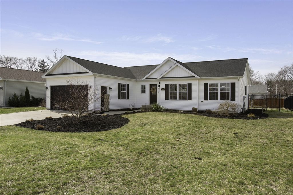 9048 Second Street, Baroda, MI 49101