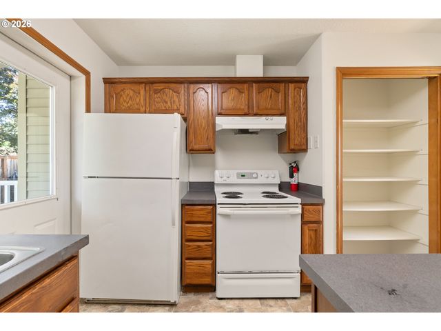 4701 Ne KILLINGSWORTH St, Portland, OR 97218