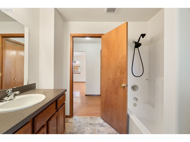 4701 Ne KILLINGSWORTH St, Portland, OR 97218