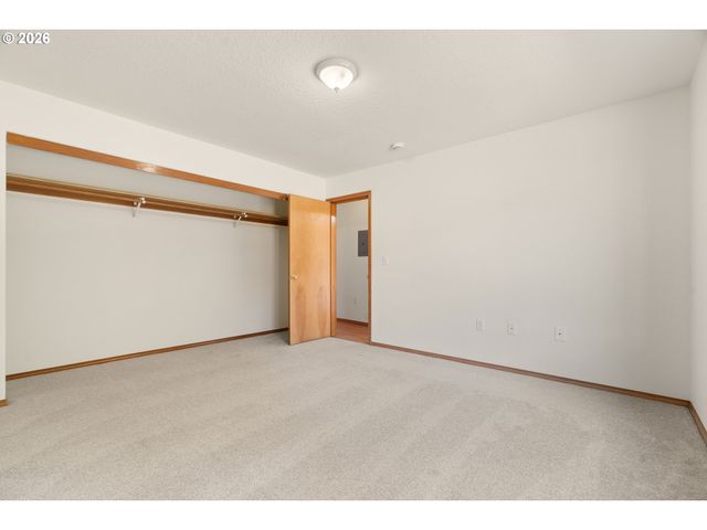 4701 Ne KILLINGSWORTH St, Portland, OR 97218