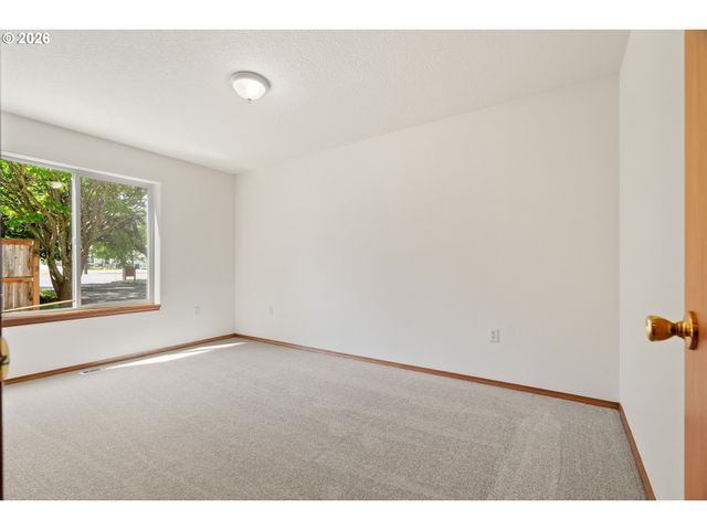 4701 Ne KILLINGSWORTH St, Portland, OR 97218