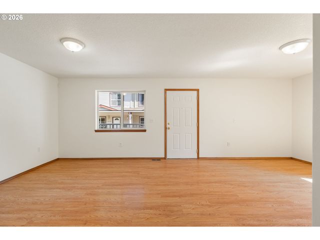 4701 Ne KILLINGSWORTH St, Portland, OR 97218