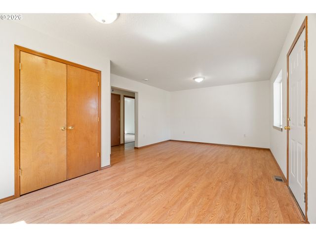 4701 Ne KILLINGSWORTH St, Portland, OR 97218