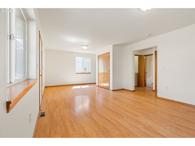 4701 Ne KILLINGSWORTH St, Portland, OR 97218