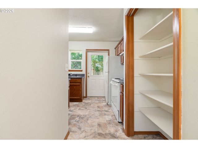 4701 Ne KILLINGSWORTH St, Portland, OR 97218