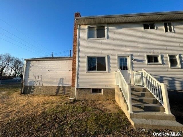 6 Roland Place B, West Babylon, NY 11704