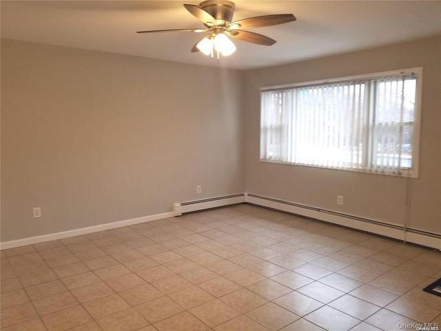 6 Roland Place B, West Babylon, NY 11704