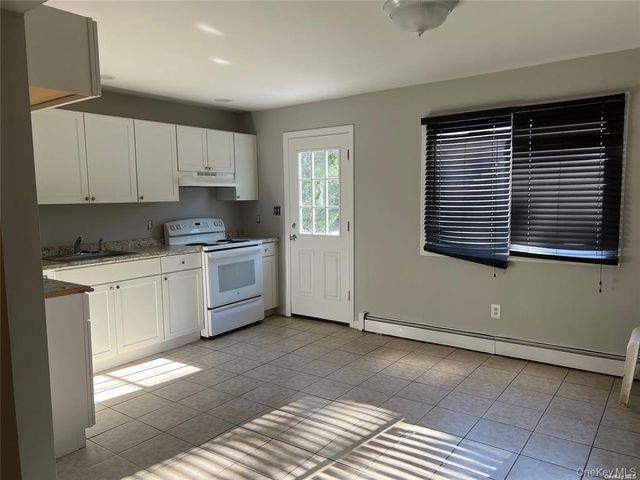 6 Roland Place B, West Babylon, NY 11704