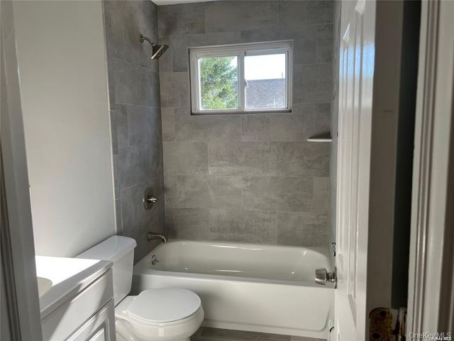 6 Roland Place B, West Babylon, NY 11704