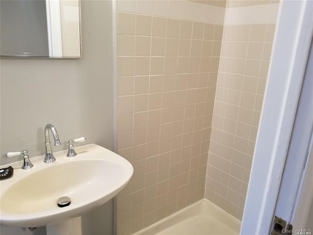 6 Roland Place B, West Babylon, NY 11704