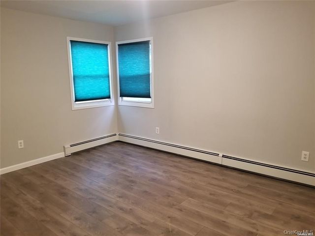 6 Roland Place B, West Babylon, NY 11704