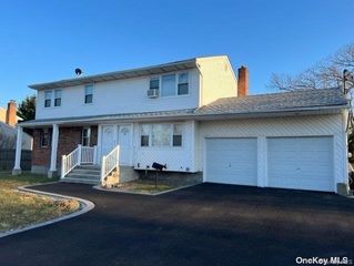 6 Roland Place B, West Babylon, NY 11704